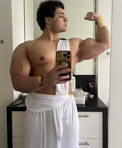 Watch Pedro's leaked NSFW photo on TwXstars