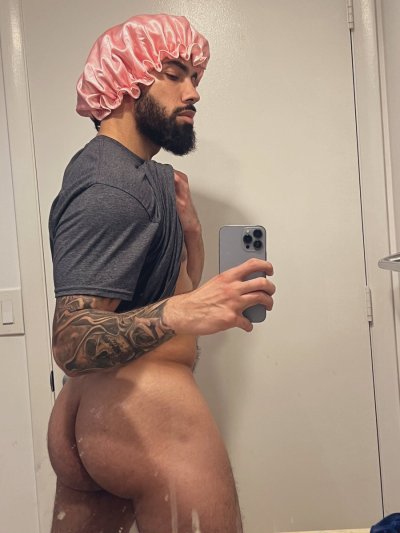 Watch King James 👑's leaked NSFW photo on TwXstars