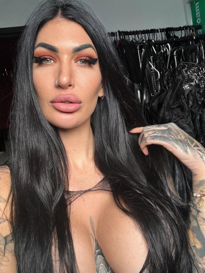 Watch Mistress Damazonia 👑's leaked NSFW photo on TwXstars