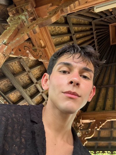 Watch Damien Grey's leaked NSFW photo on TwXstars