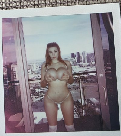 Watch Abigaiil Morris's leaked NSFW photo on TwXstars