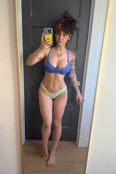 Watch Lauren Hunt's leaked NSFW photo on TwXstars