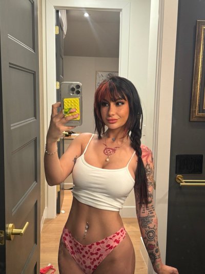 Watch Lauren Hunt's leaked NSFW photo on TwXstars