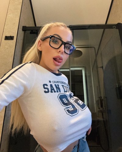 Watch Amanda Bredén's leaked NSFW photo on TwXstars