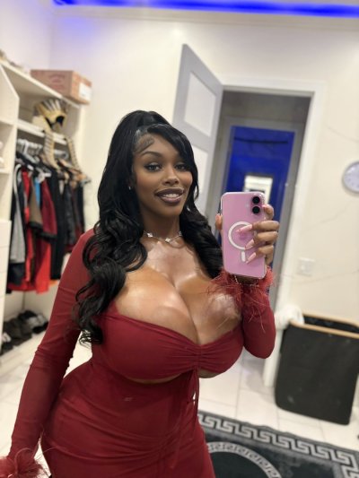 Watch Lia Lovely's leaked NSFW photo on TwXstars