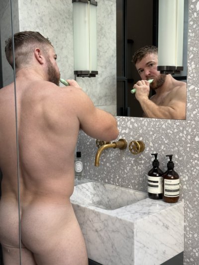 Watch Gabriel Cross's leaked NSFW photo on TwXstars