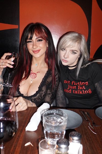 Watch Lauren Hunt's leaked NSFW photo on TwXstars