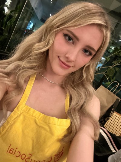 Watch Melody's leaked NSFW photo on TwXstars