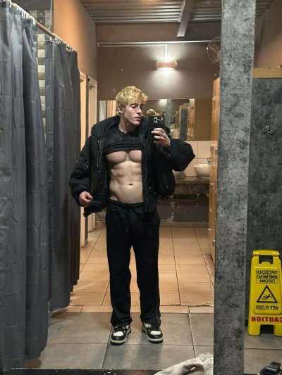 Watch ANGELICBOY's leaked NSFW photo on TwXstars