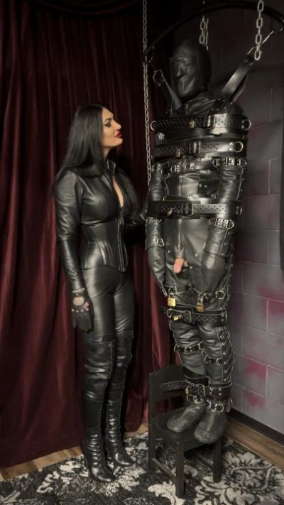 Watch Mistress Damazonia 👑's leaked NSFW photo on TwXstars