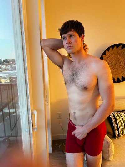Watch Finn Harding's leaked NSFW photo on TwXstars