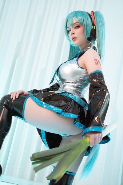 Watch Helly Valentine🔞's leaked NSFW photo on TwXstars