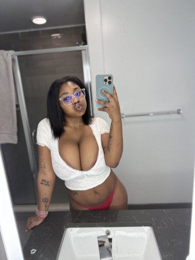 Watch skie 🩷's leaked NSFW photo on TwXstars