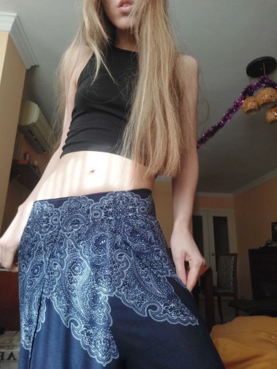 Watch Giantess Beatrice's leaked NSFW photo on TwXstars