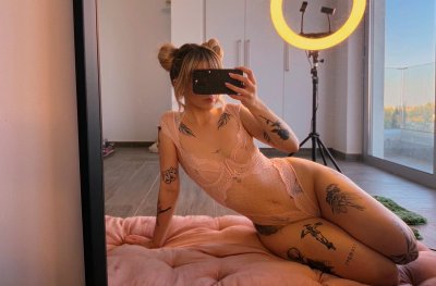 Watch Jade Vow's leaked NSFW photo on TwXstars