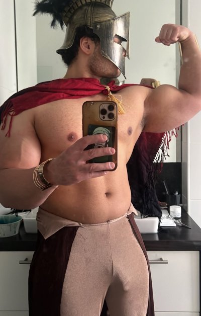 Watch Pedro's leaked NSFW photo on TwXstars