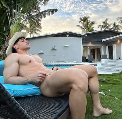 Watch Rene Gonzalez Byken's leaked NSFW photo on TwXstars