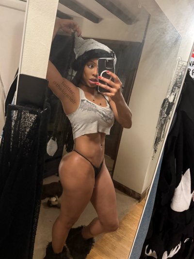 Watch Kira Noir's leaked NSFW photo on TwXstars