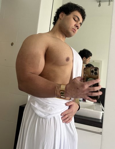 Watch Pedro's leaked NSFW photo on TwXstars