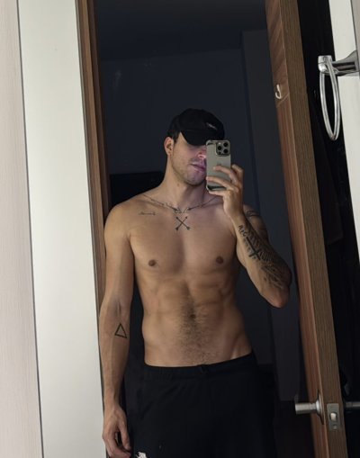 Watch Spartacozz's leaked NSFW photo on TwXstars