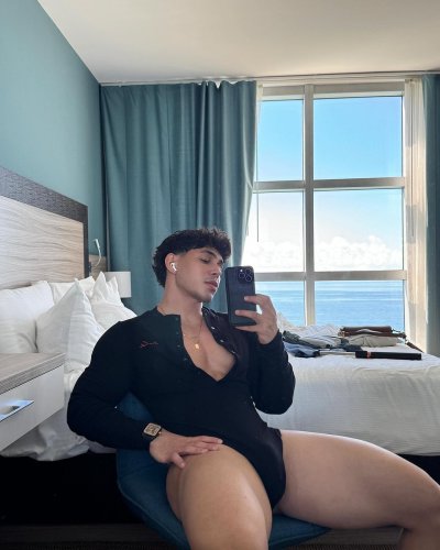 Watch Rene Gonzalez Byken's leaked NSFW photo on TwXstars