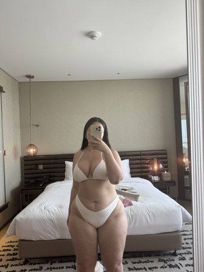 Watch Zina Hadid's leaked NSFW photo on TwXstars