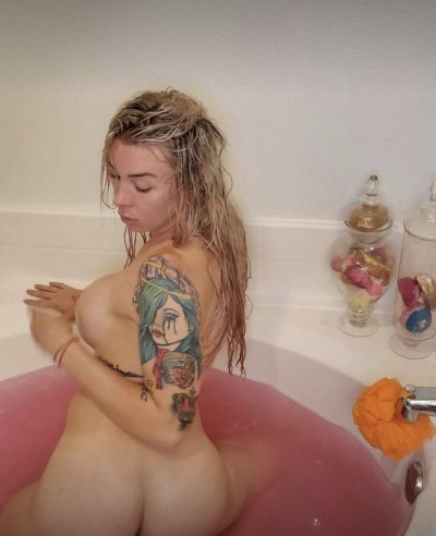 Watch Aubrey Kate's leaked NSFW photo on TwXstars