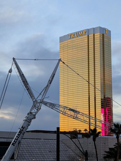 Watch Las Vegas Locally 🌴's leaked NSFW photo on TwXstars