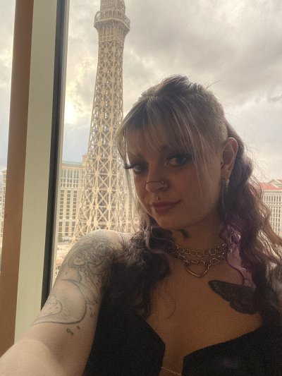 Watch She Devil 😈's leaked NSFW photo on TwXstars