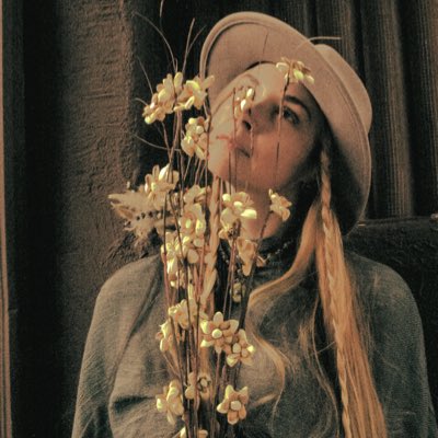 Watch Sarah Vandella's leaked NSFW photo on TwXstars