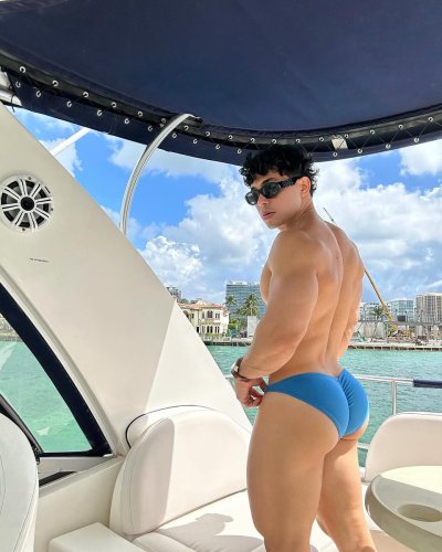 Watch Rene Gonzalez Byken's leaked NSFW photo on TwXstars