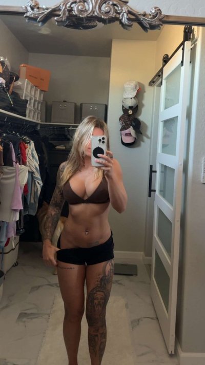 Watch l i t t l e b u f f b a b e's leaked NSFW photo on TwXstars