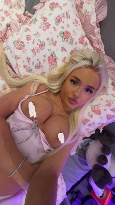 Watch Belle Olivia's leaked NSFW photo on TwXstars