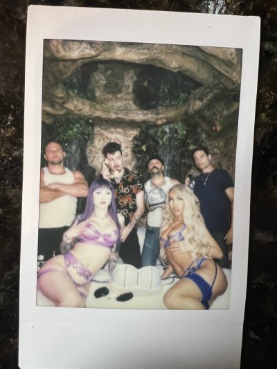 Watch VALERiCASTEELE.COM⛲️'s leaked NSFW photo on TwXstars