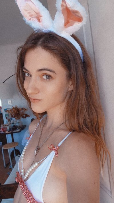 Watch Naomi Dee's leaked NSFW photo on TwXstars