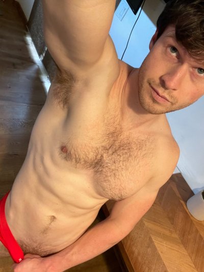 Watch Finn Harding's leaked NSFW photo on TwXstars