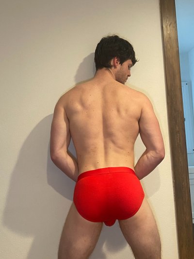 Watch Finn Harding's leaked NSFW photo on TwXstars