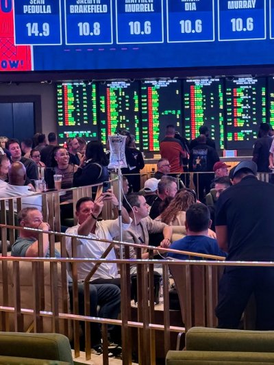 Watch Las Vegas Locally 🌴's leaked NSFW photo on TwXstars