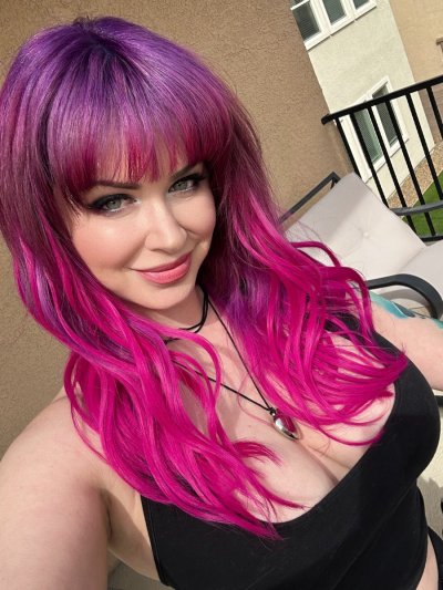 Watch Emi Addison's leaked NSFW photo on TwXstars