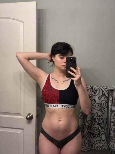 Watch Harli Kane's leaked NSFW photo on TwXstars