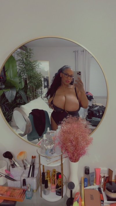 Watch Rhonda - OnlyOneRhonda's leaked NSFW photo on TwXstars