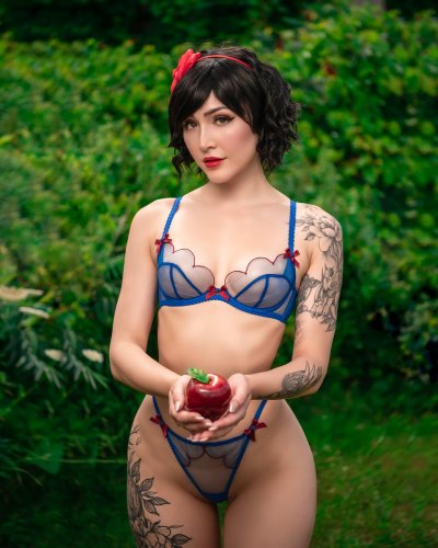 Watch Luxlo 🦋's leaked NSFW photo on TwXstars