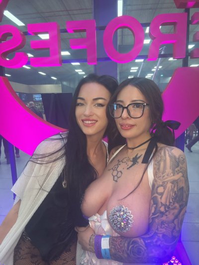 Watch Zuzu Sweet's leaked NSFW photo on TwXstars