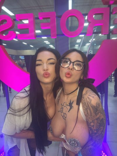 Watch Zuzu Sweet's leaked NSFW photo on TwXstars