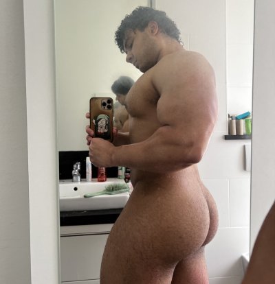 Watch Pedro's leaked NSFW photo on TwXstars
