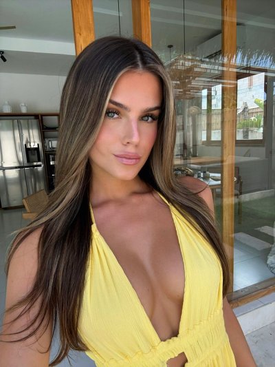 Watch Zara Hedges's leaked NSFW photo on TwXstars