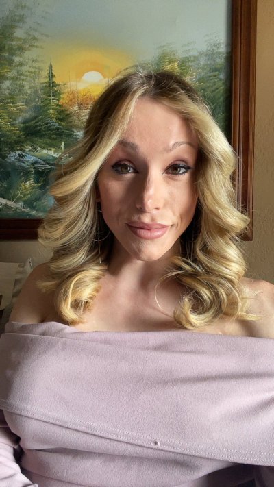 Watch Zoey Taylor's leaked NSFW photo on TwXstars