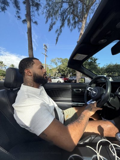 Watch Bernard Sanchez 🇵🇷's leaked NSFW photo on TwXstars