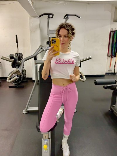 Watch Adriana Vasquez's leaked NSFW photo on TwXstars