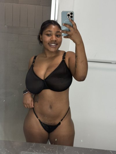 Watch skie 🩷's leaked NSFW photo on TwXstars
